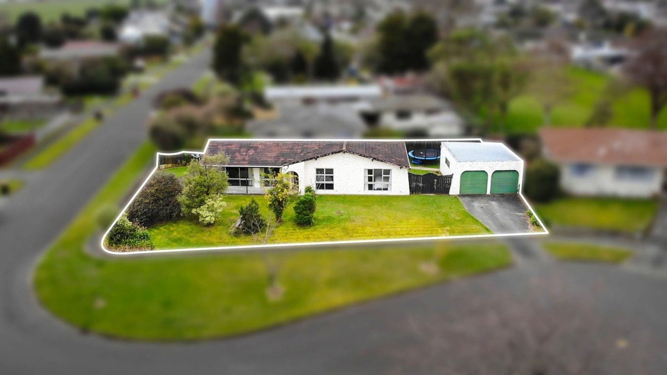 16 Kimberley Grove, Westbrook, Palmerston North - Carousel 1
