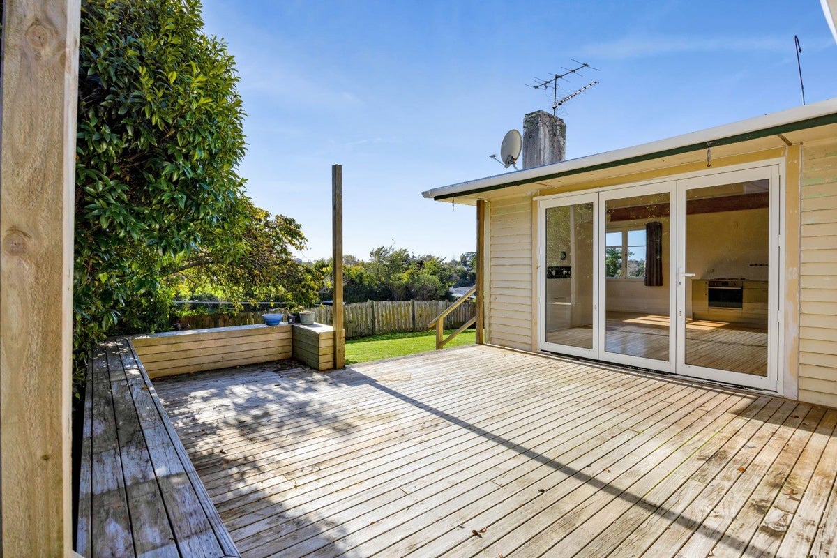 5E Pembroke Street, Westown, New Plymouth - Carousel 2