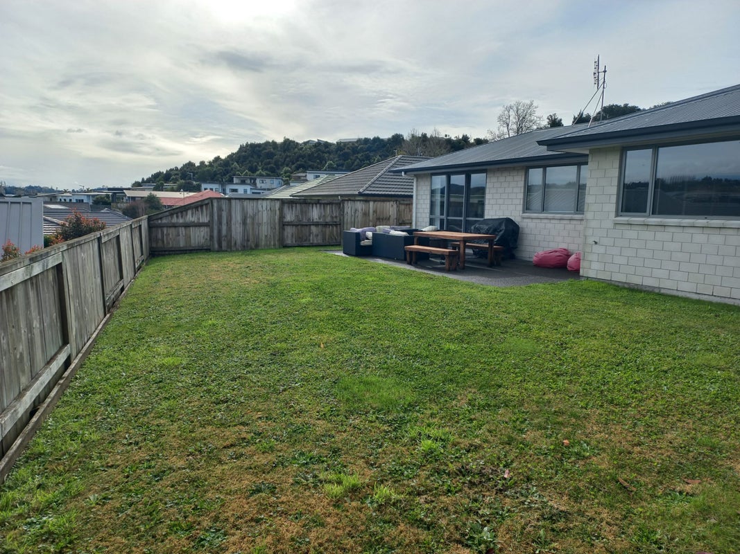 16 Rochfort Crescent, Pyes Pa, Tauranga - Carousel 2