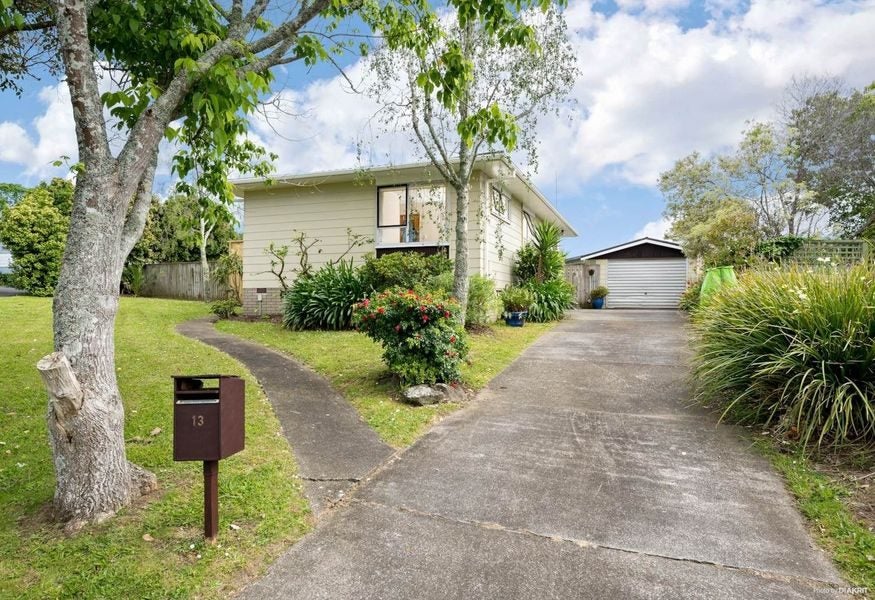 13 Kereru Place, Half Moon Bay, Auckland - Carousel 2