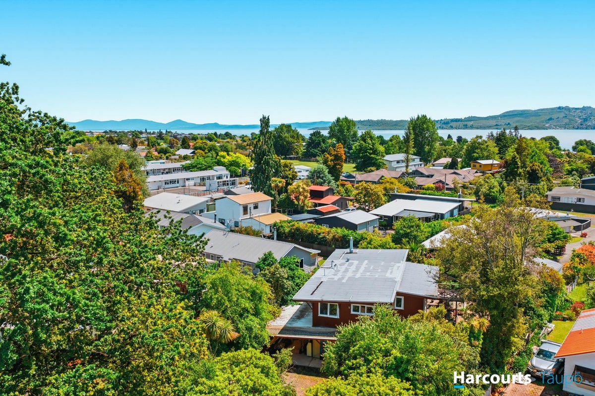11 Frederick Street, Two Mile Bay, Taupo - Carousel 2
