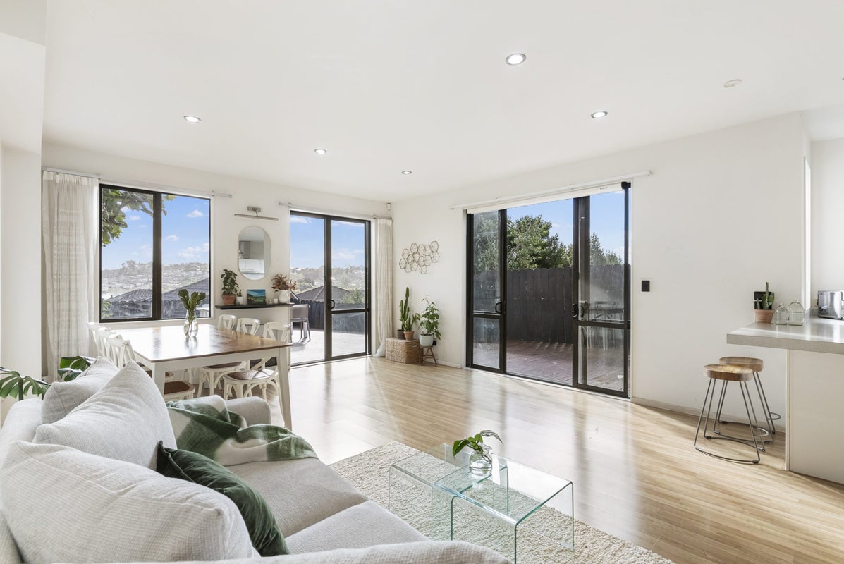 15/22 Northcross Drive, Oteha, Auckland - Carousel 1