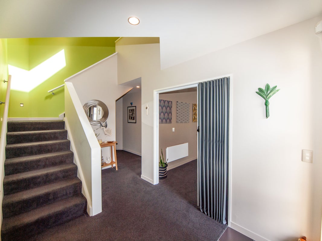 17 Nether Green Crescent, Johnsonville, Wellington - Carousel 2