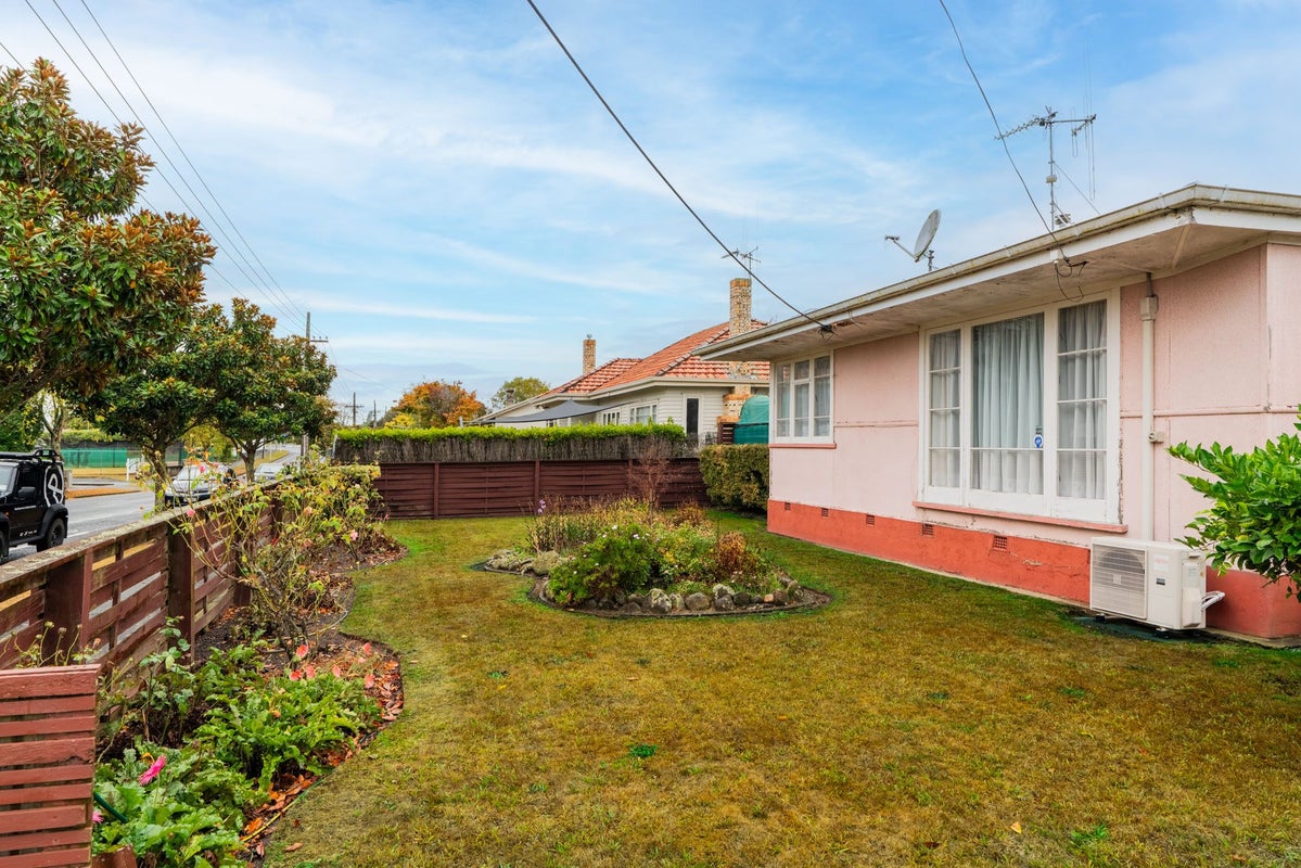 79 Maeroa Road, Maeroa, Hamilton - Carousel 24