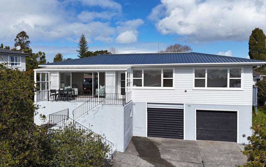 19 Miltonia Avenue, Te Atatu South, Auckland - Carousel 1