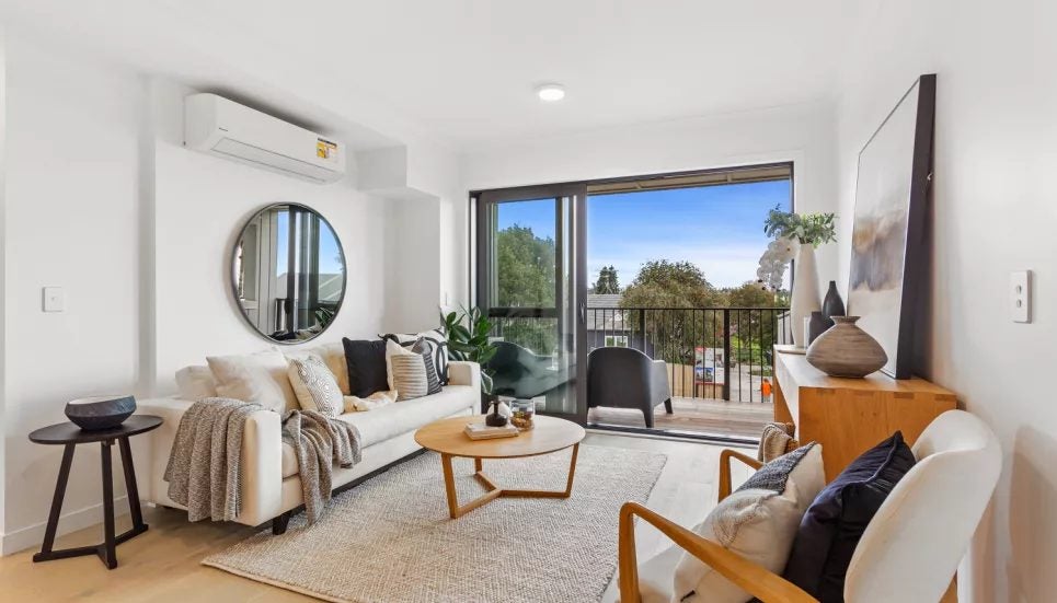 102/1A Derna Road, Panmure, Auckland - Carousel 1