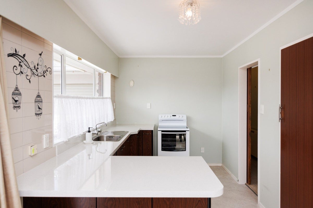 12A Cecil Place, Cloverlea, Palmerston North - Carousel 2