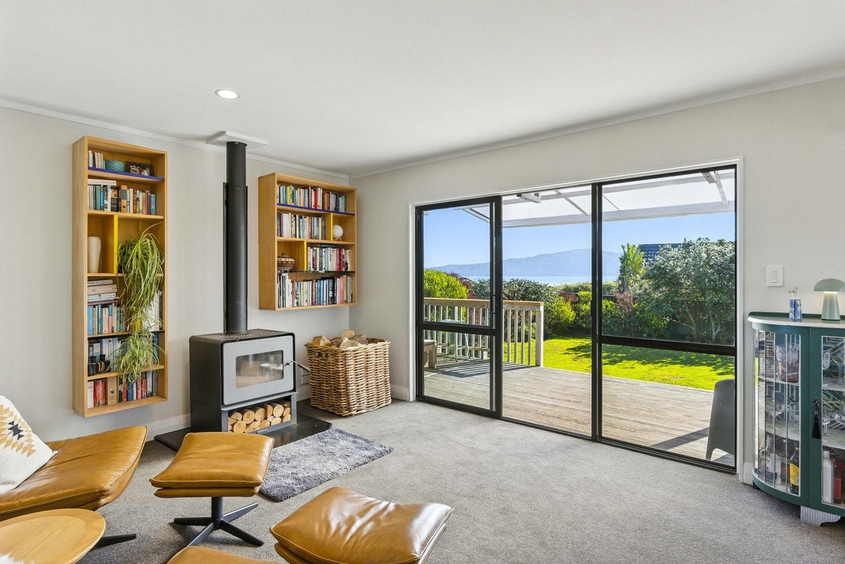 42 Hicks Crescent, Waikanae Beach, Waikanae - Carousel 2
