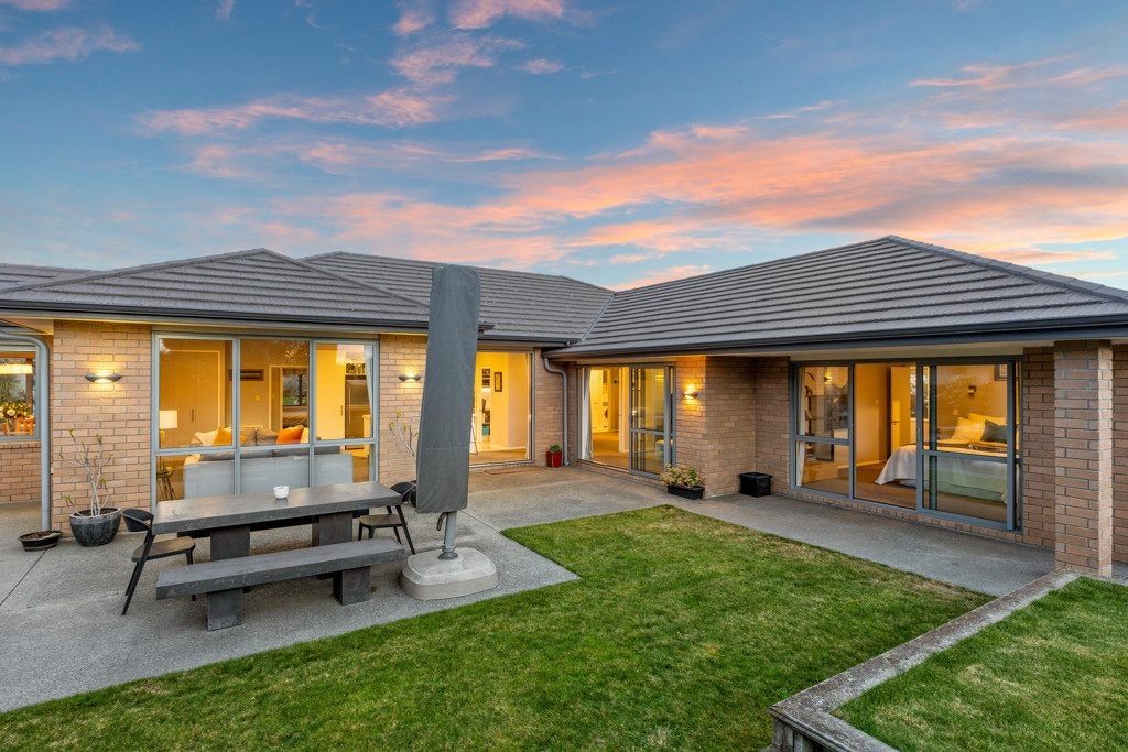 26 Blue Gum Place, New Brighton, Christchurch - Carousel 1