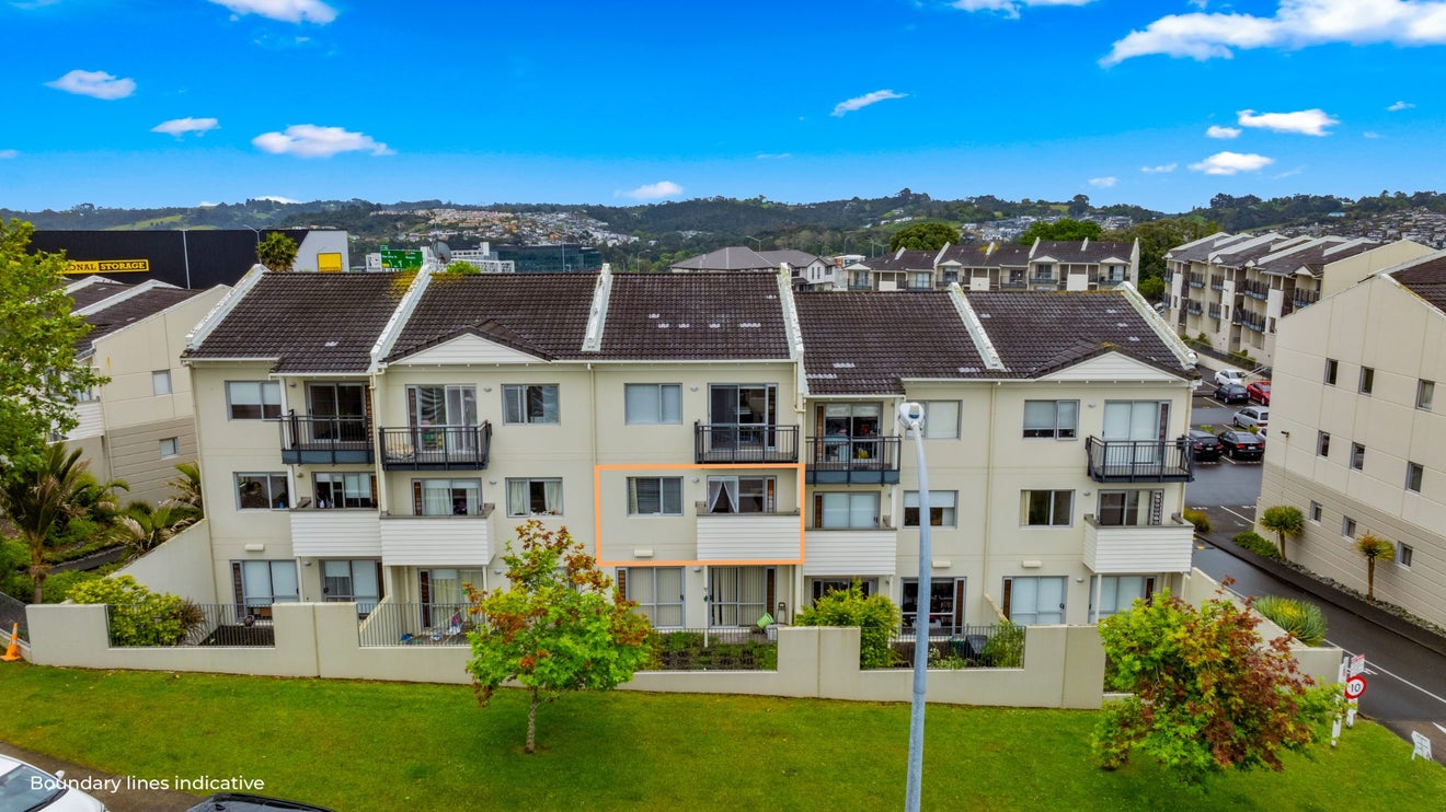 8D/71 Spencer Road, Oteha, Auckland - Carousel 1