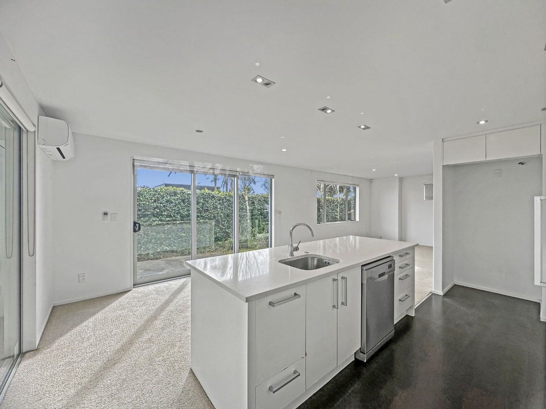 76 Alverston Street, Waterview, Auckland - Carousel 2