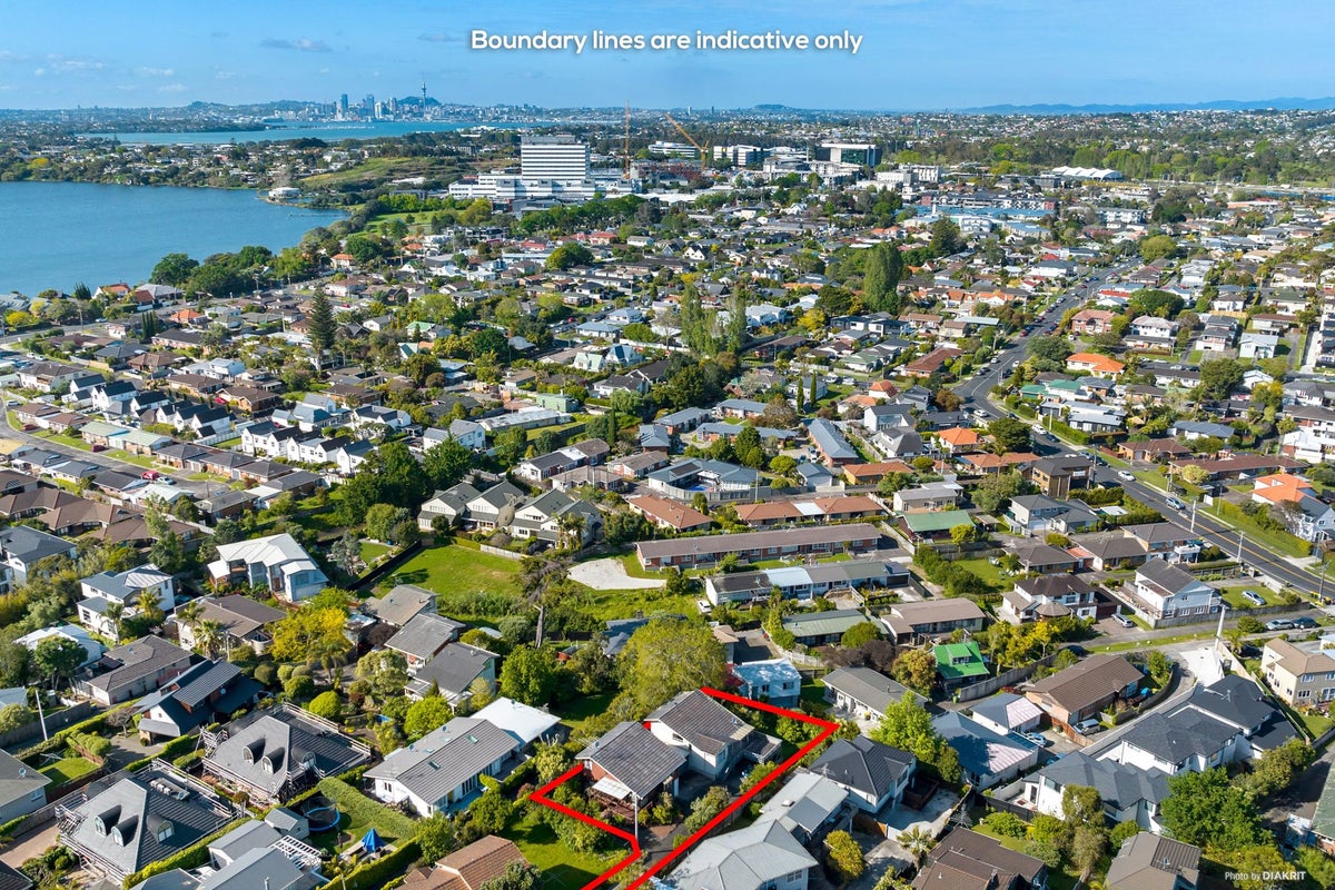 1/6 Dallinghoe Crescent, Milford, Auckland - Carousel 25