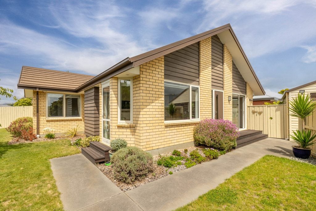 1/27 Kirsten Place, Parklands, Christchurch - Carousel 1