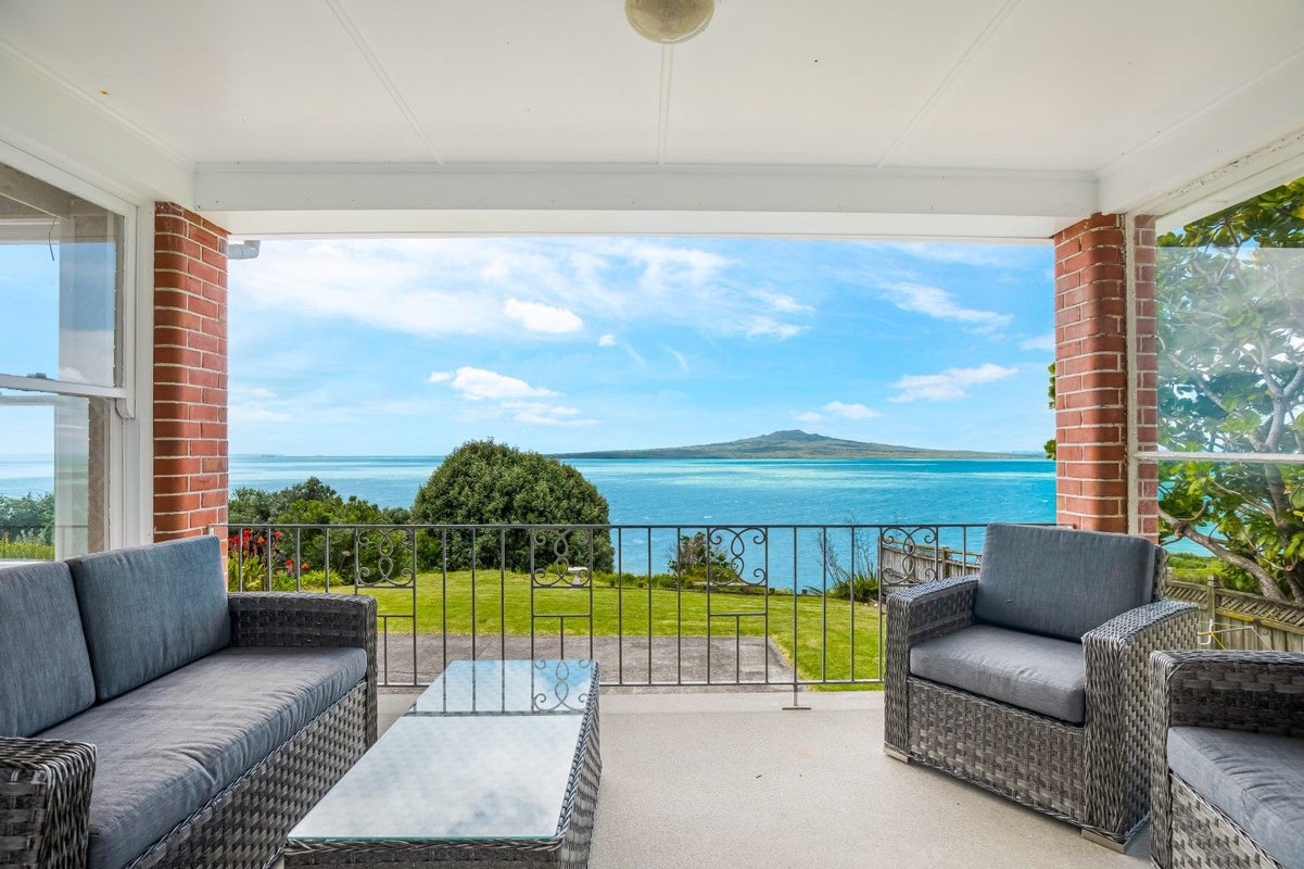 70 Seacliffe Avenue, Narrow Neck, Auckland - Carousel 1