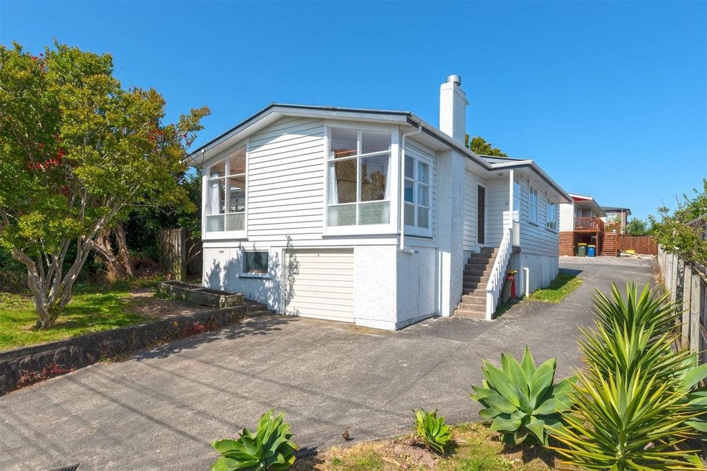 41 Sunnyside Road, Henderson, Waitakere City, Auckland - Carousel 1