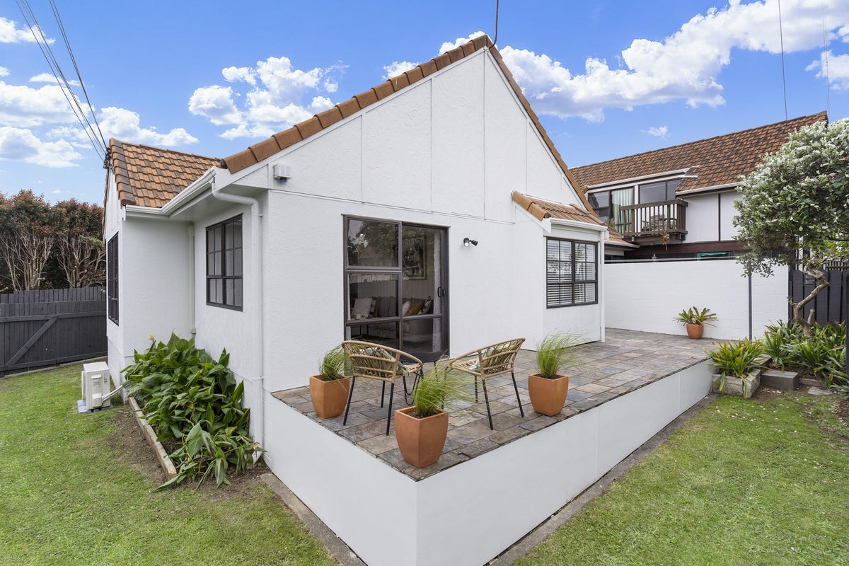 260 Rangatira Road, Beach Haven, Auckland - Carousel 1
