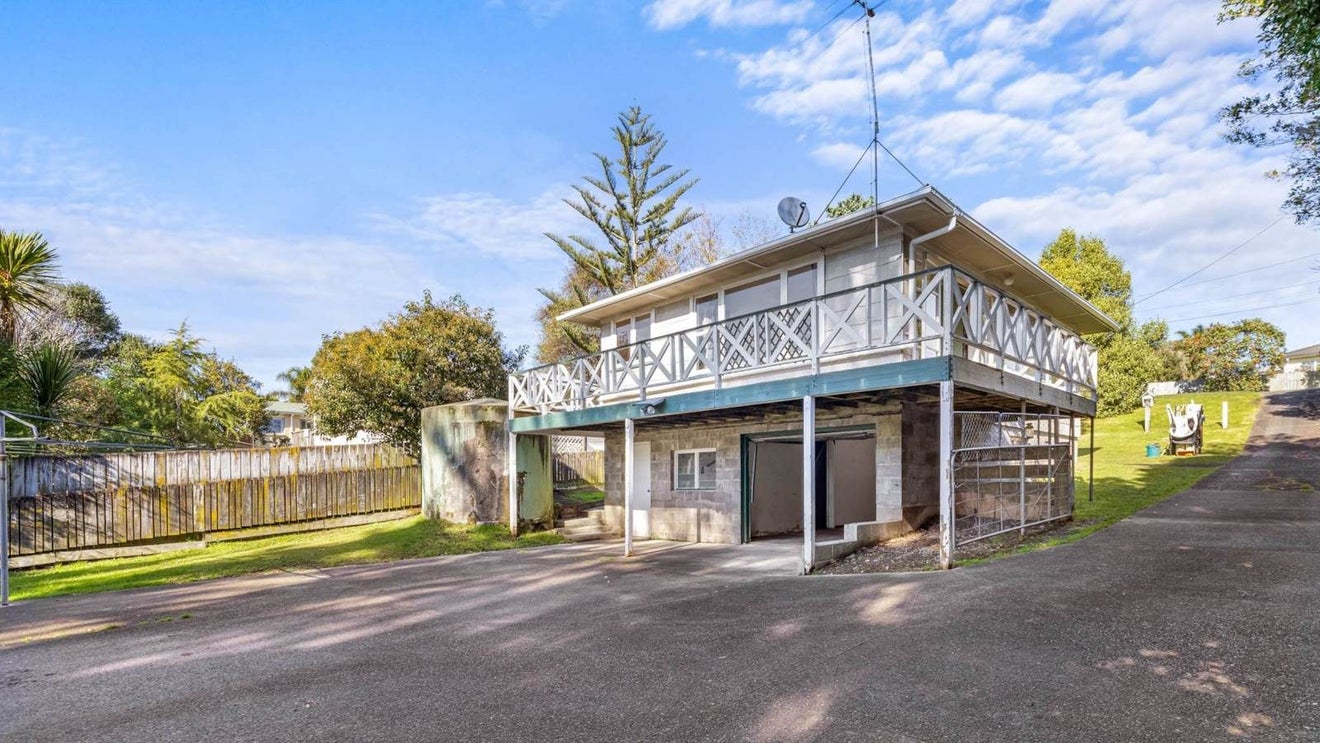 352 Whangaparaoa Road, Stanmore Bay, Whangaparaoa - Carousel 2