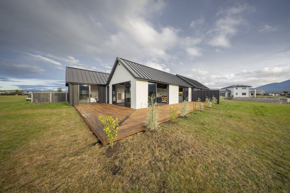 60 Takitimu Avenue, Te Anau, Te Anau - Carousel 2