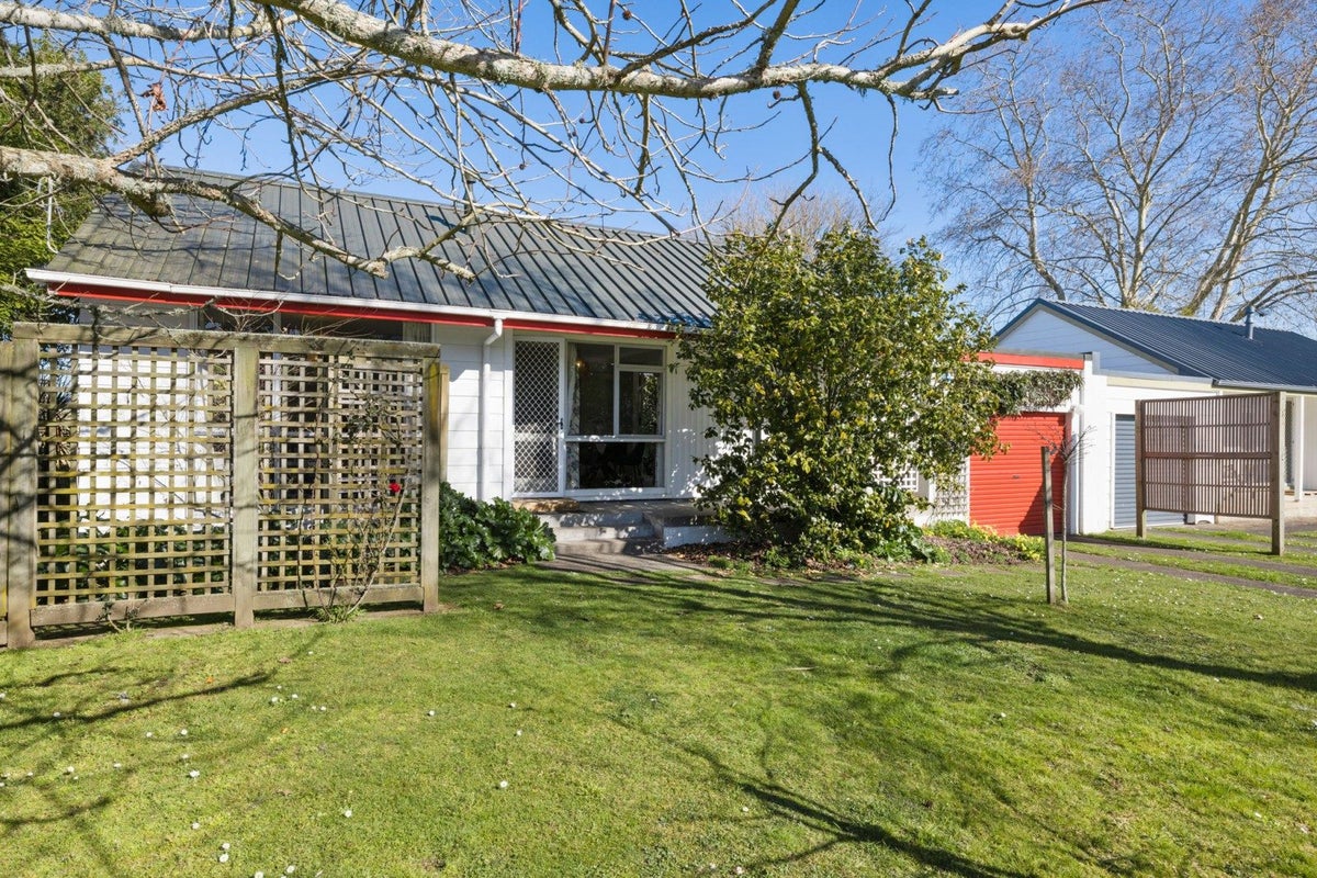 21 Morrow Avenue, St Andrews, Hamilton - Carousel 1