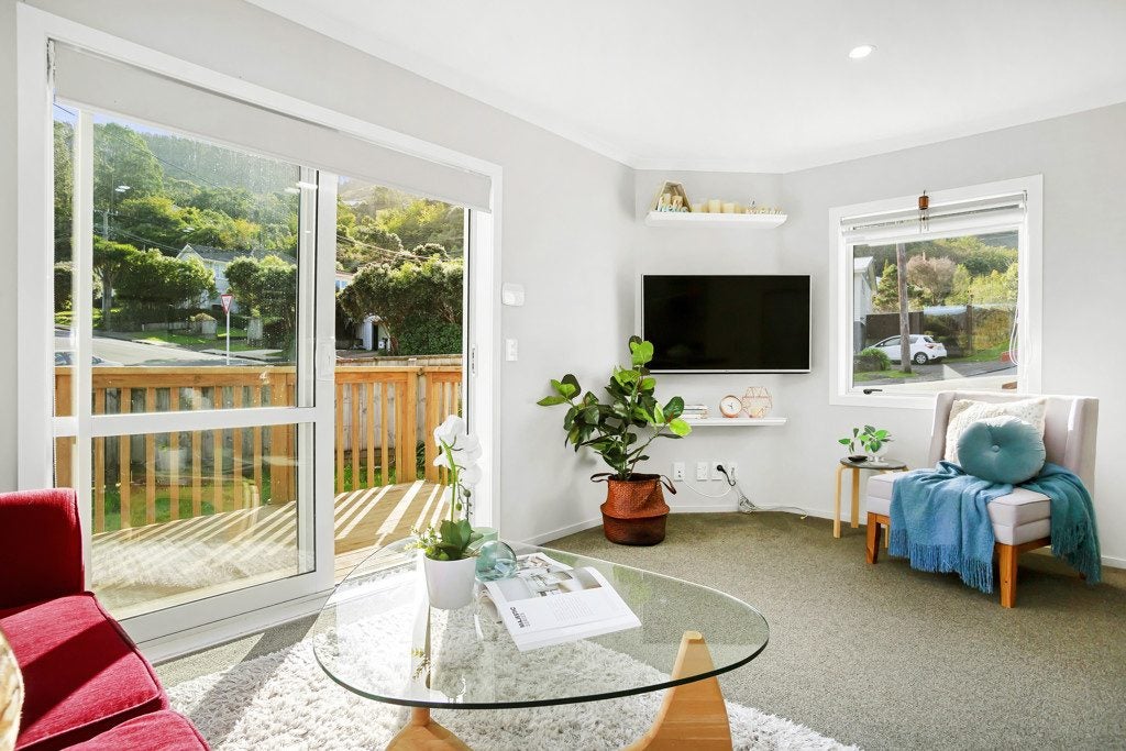 19A Wilfred Street, Tawa, Wellington - Carousel 1