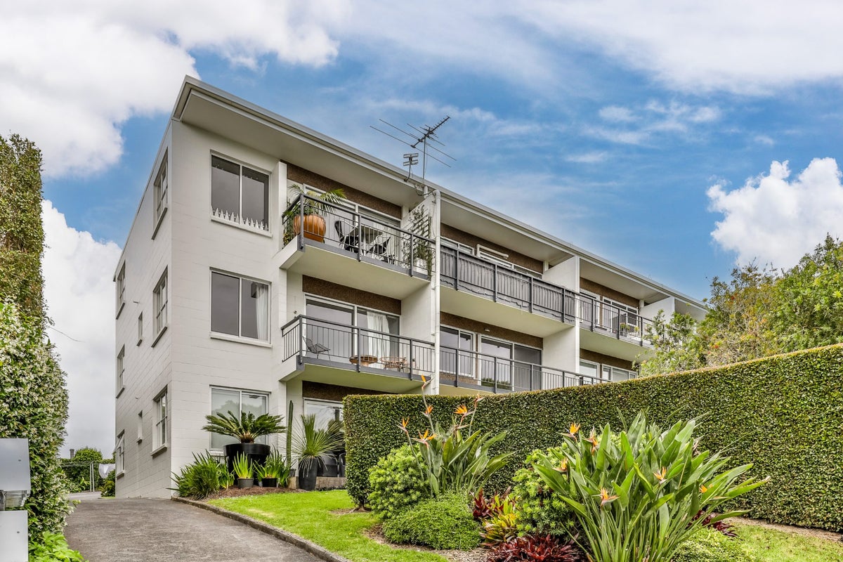 6/59 Sentinel Road, Herne Bay, Auckland - Carousel 1
