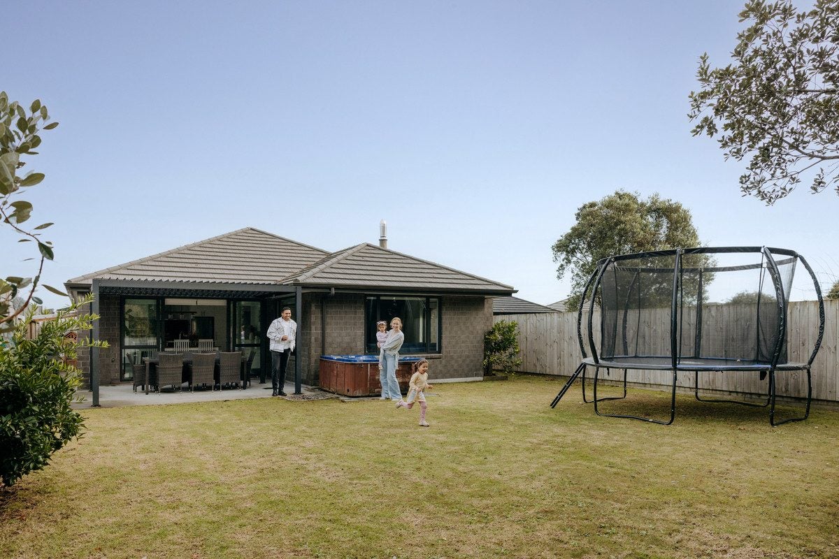 15 Clover Lane, Pyes Pa, Tauranga - Carousel 1