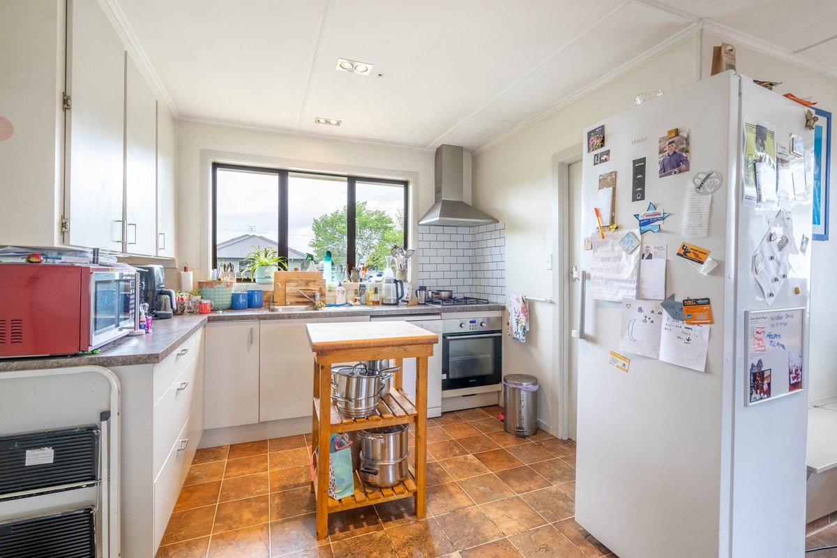 92 Edinburgh Crescent, Waikiwi, Invercargill - Carousel 2