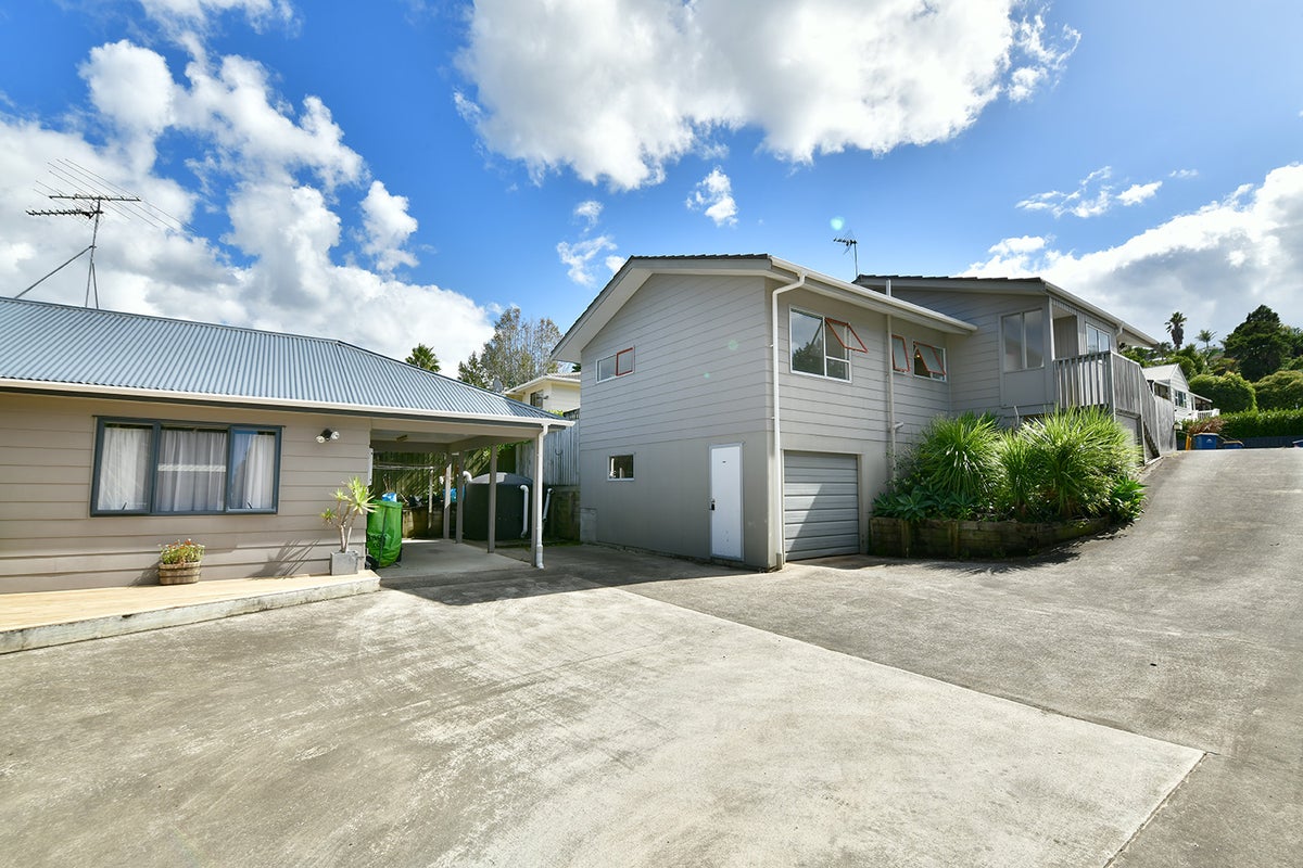 13 Wilkinson Way, Browns Bay, Auckland - Carousel 1