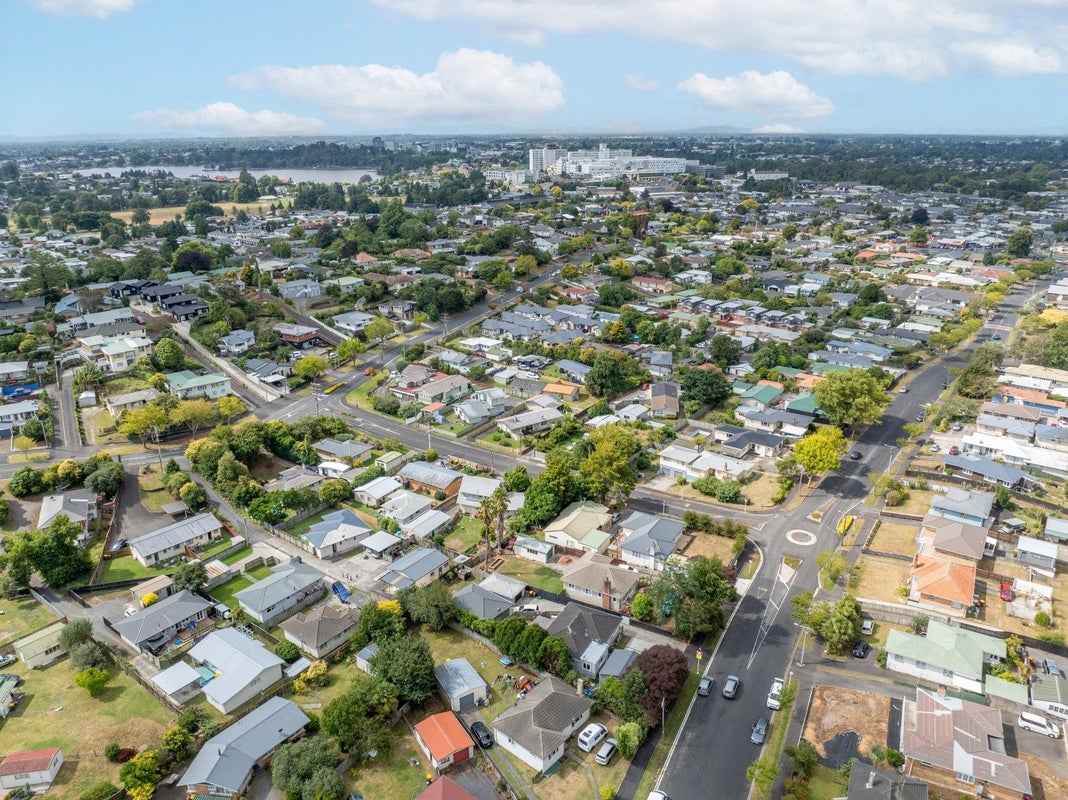 66 Mount View Road, Melville, Hamilton - Carousel 25