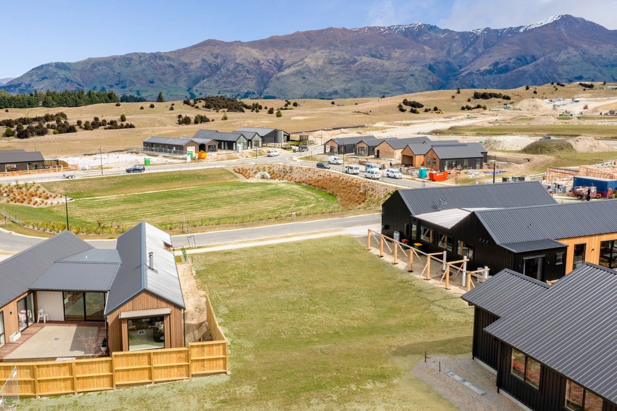 12 Hawkdun Place, WANAKA - Carousel 1
