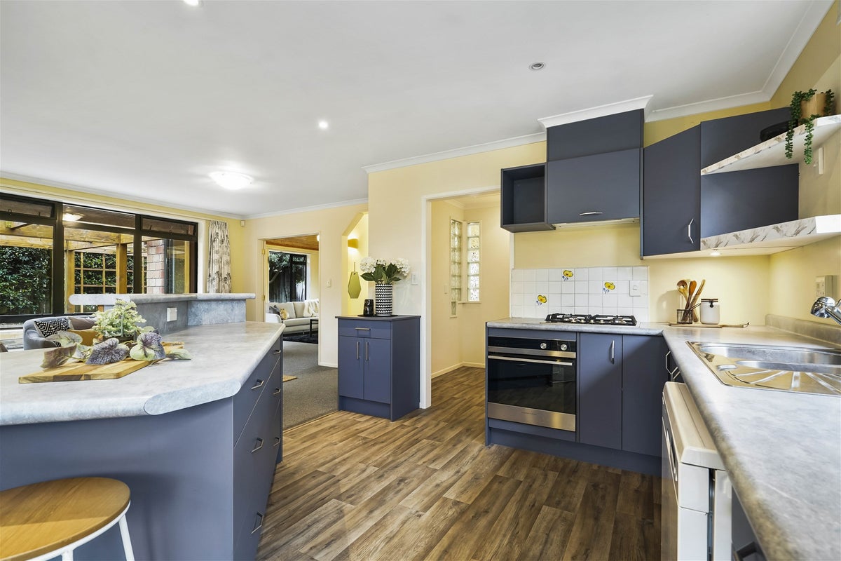 41 Cairns Crescent, Rototuna, Hamilton - Carousel 2