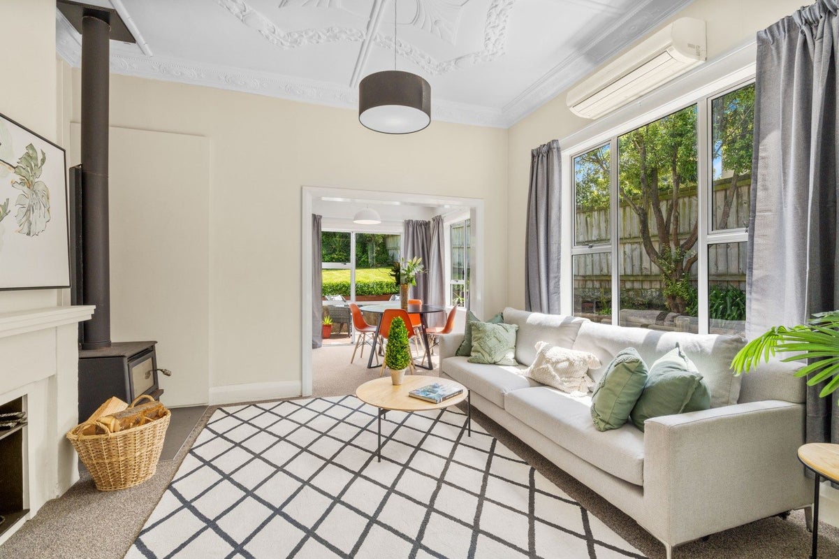 15 Oakland Street, Andersons Bay, Dunedin - Carousel 2
