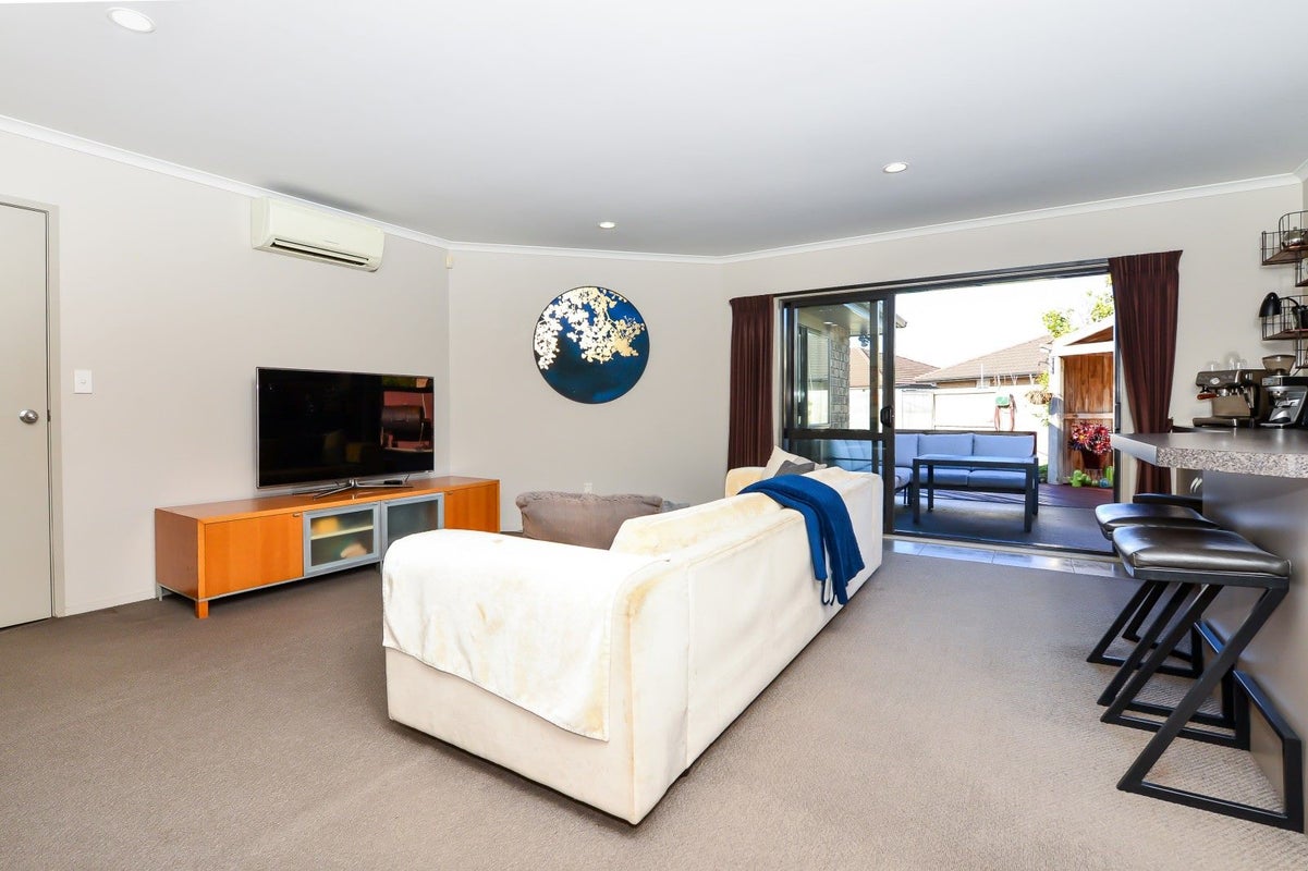 56 Farringdon Avenue, Rototuna North, Hamilton - Carousel 2