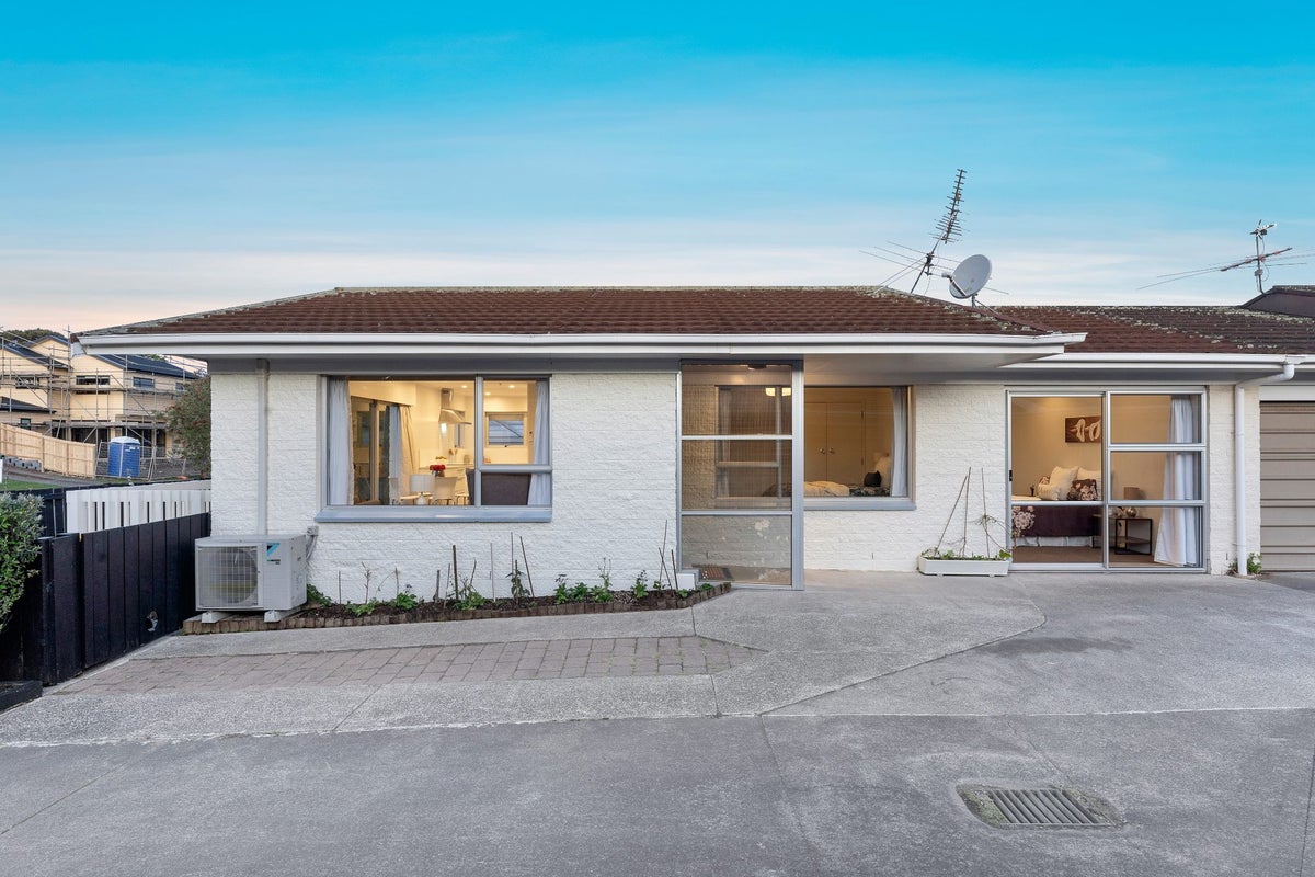 1/18 Waimai Avenue, Weymouth, Auckland - Carousel 16