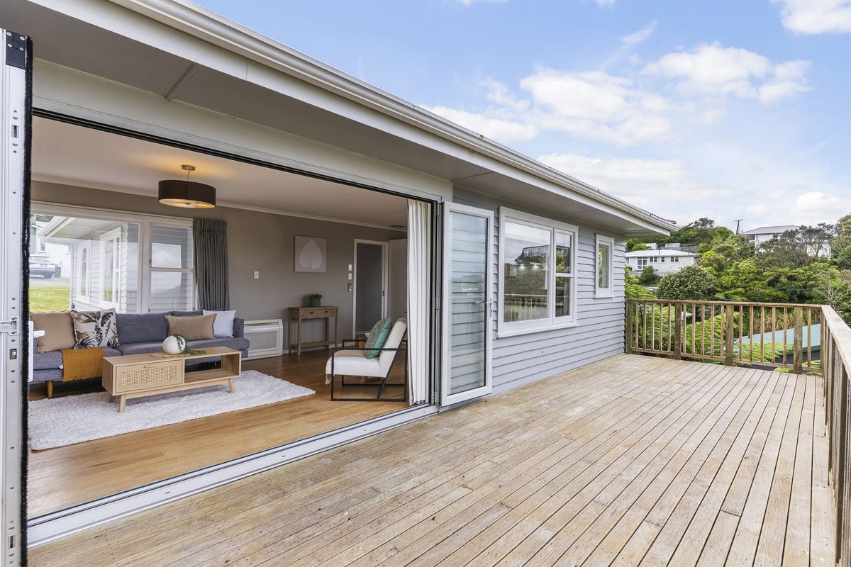 3 Cotswold Crescent, Newlands, Wellington - Carousel 2