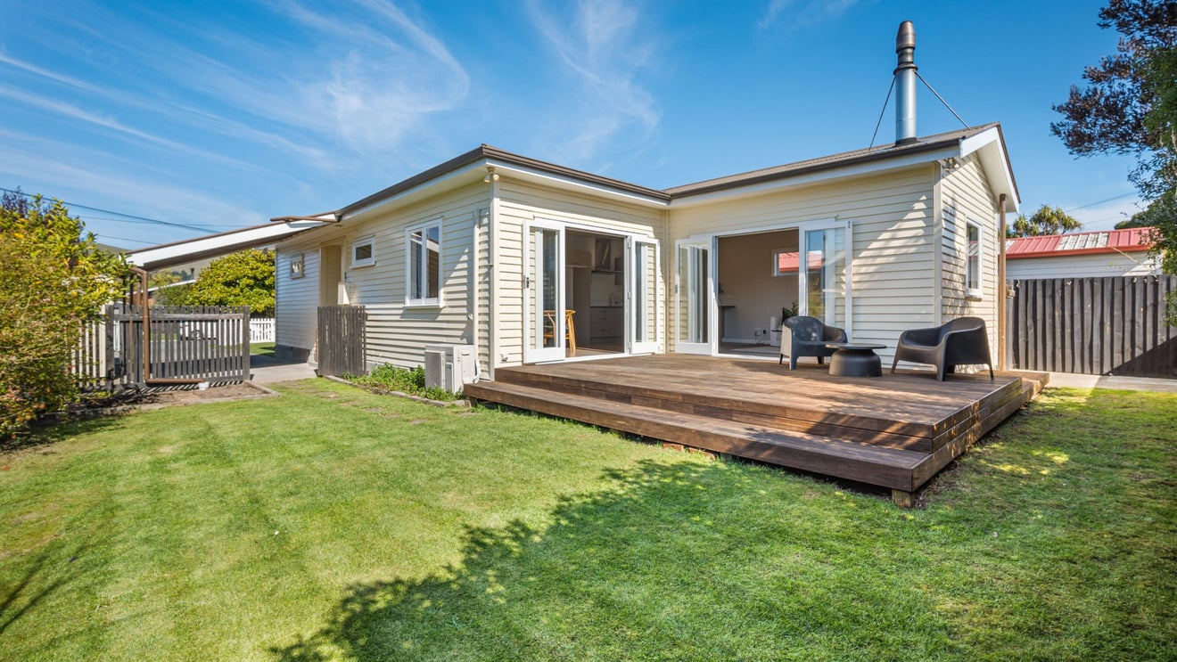 27 Wades Avenue, Saint Martins, Christchurch - Carousel 1