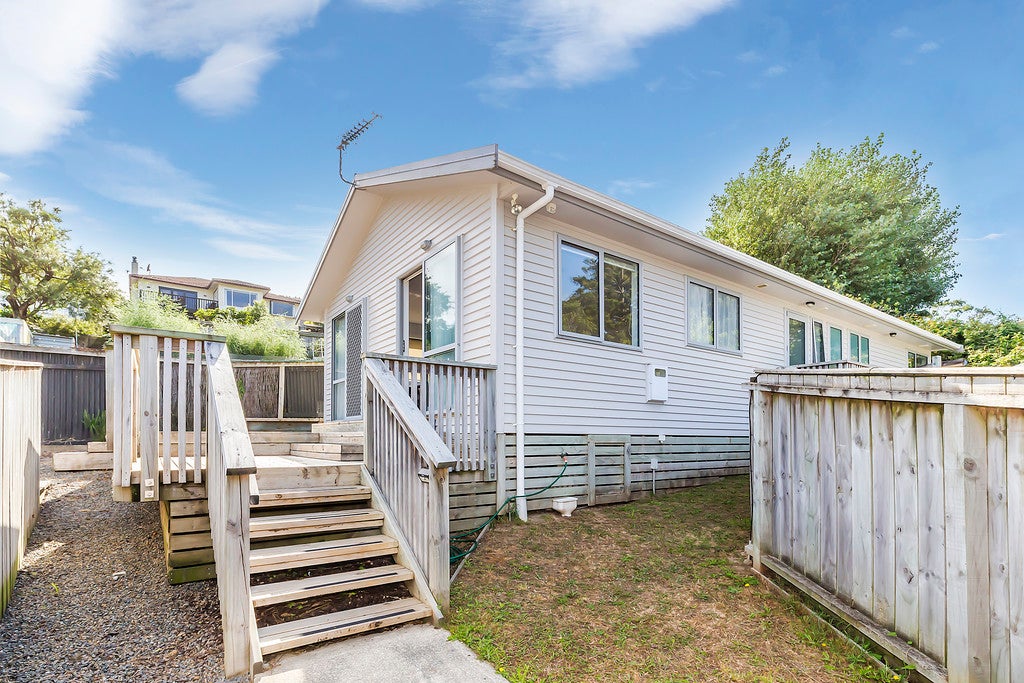 36B Mahoe Street, Tawa, Wellington - Carousel 1