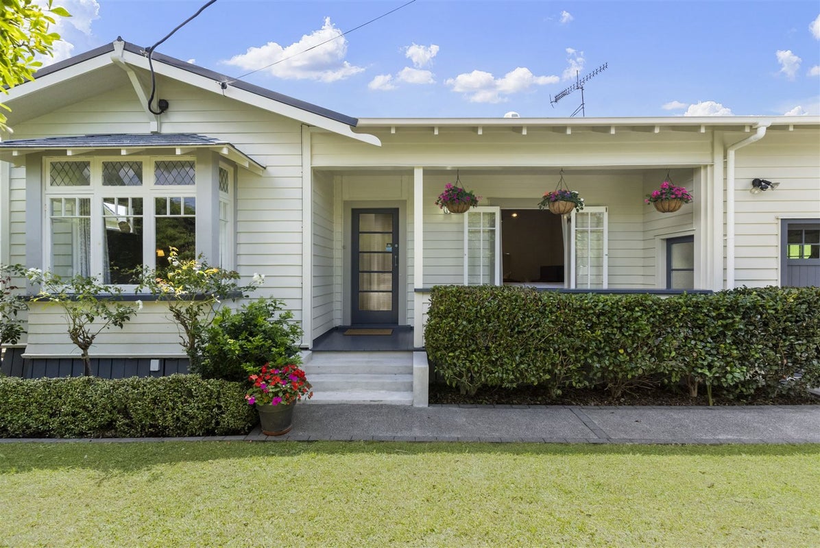 7 Hazelmere Road, Sandringham, Auckland - Carousel 1