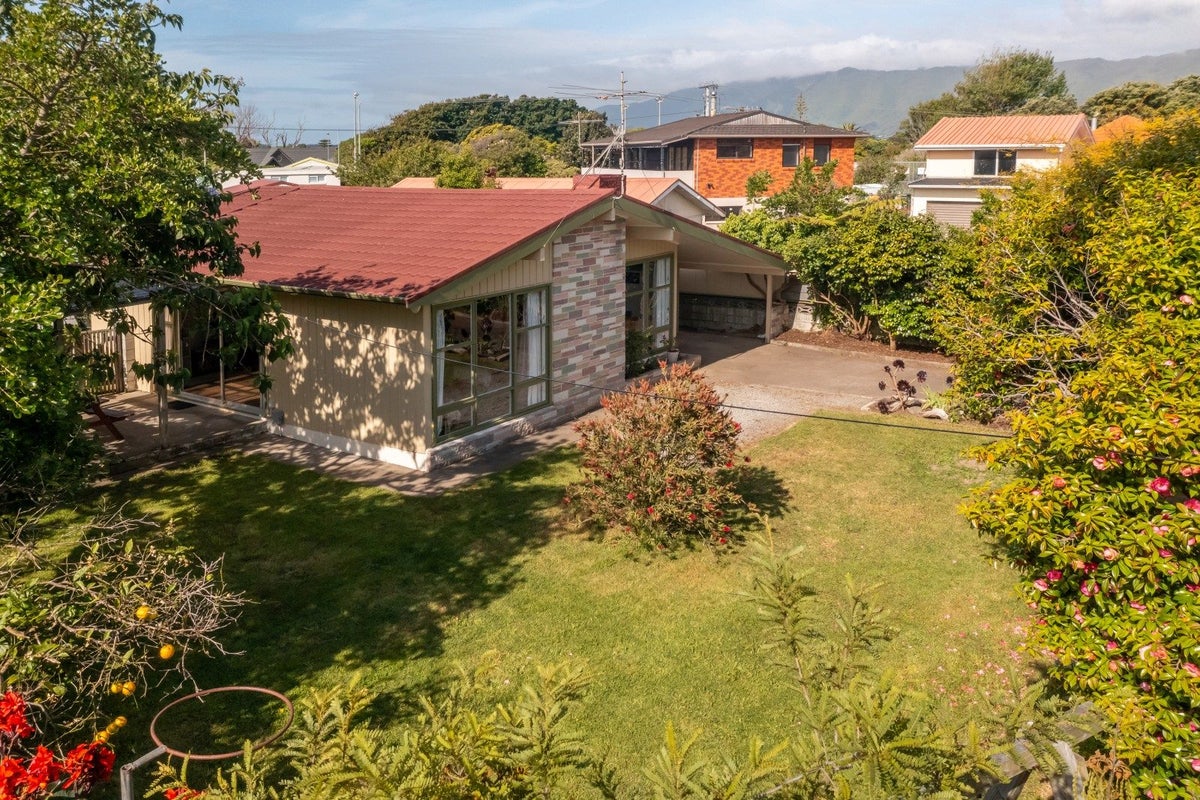 67 Te Moana Road, Waikanae Beach, Waikanae - Carousel 1