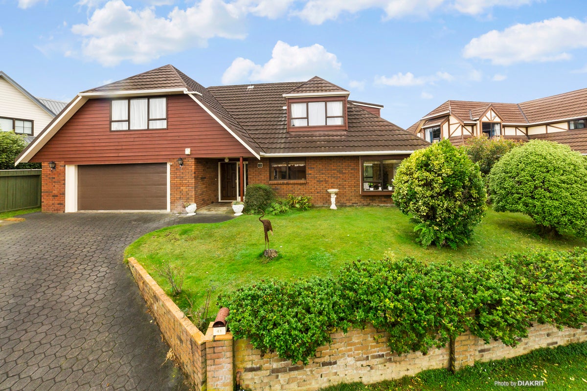 41 Burbank Crescent, Churton Park, Wellington - Carousel 2