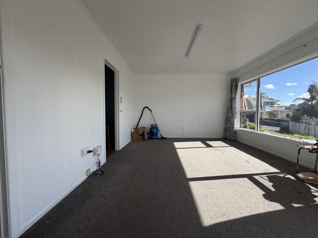 2/270 East Coast Road, Forrest Hill, Auckland - Carousel 2
