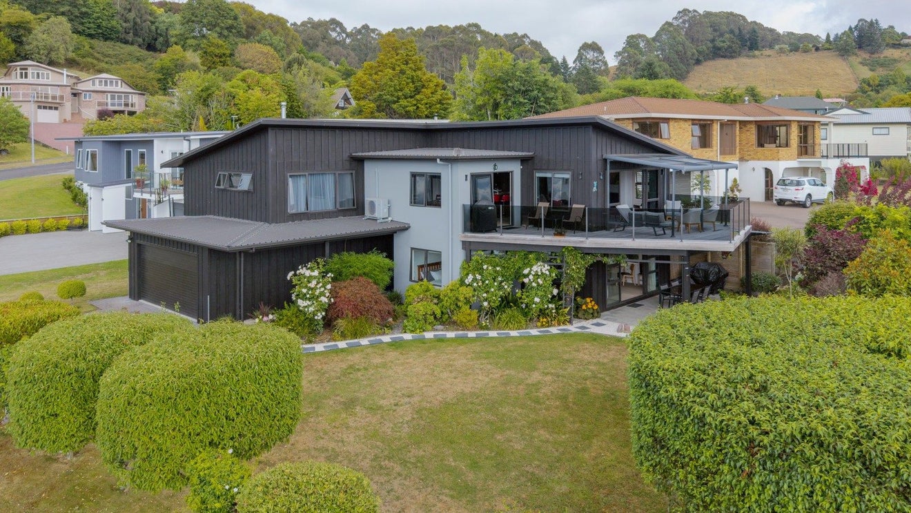 2 Cherry Lane, Acacia Bay, Taupo - Carousel 1