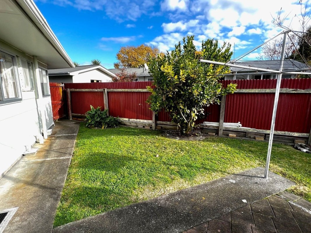 15 Tabak Crescent, Takaro, Palmerston North - Carousel 11
