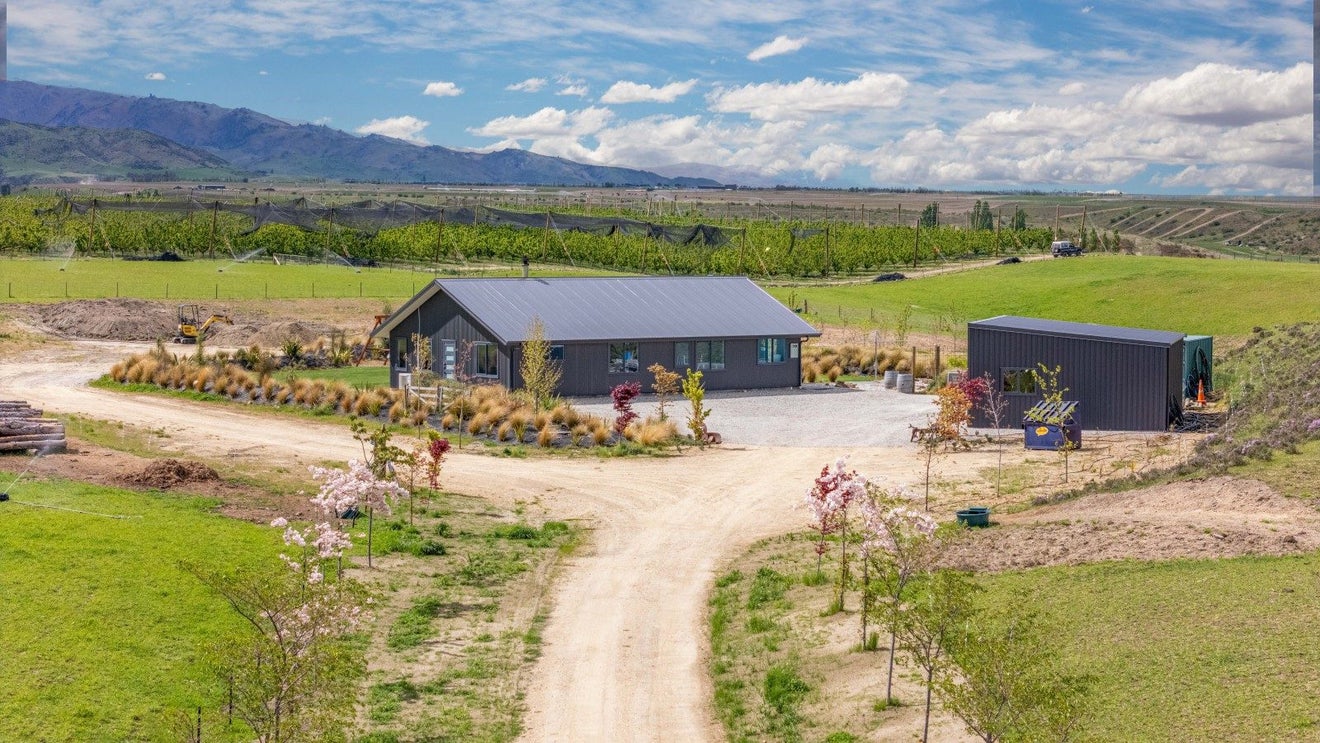 27 Lapins Way, Waikerikeri, Alexandra - Carousel 1