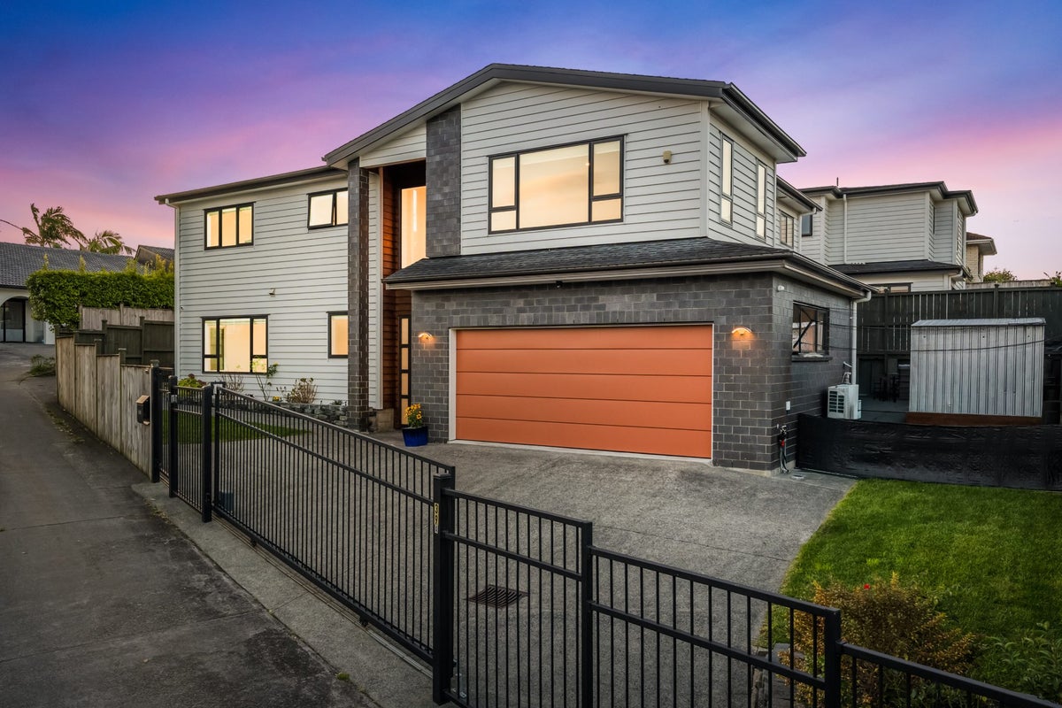 39A Edgeworth Road, Glenfield, Auckland - Carousel 2