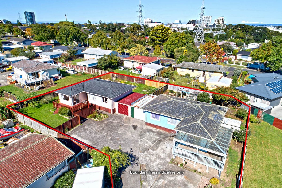 2/5 Astral Place, Clover Park, Auckland - Carousel 2