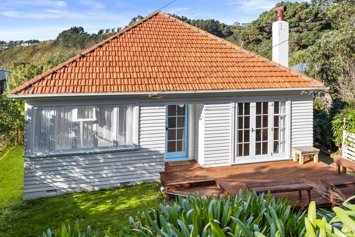 17 Kitchener Terrace, Johnsonville, Wellington - Carousel 1
