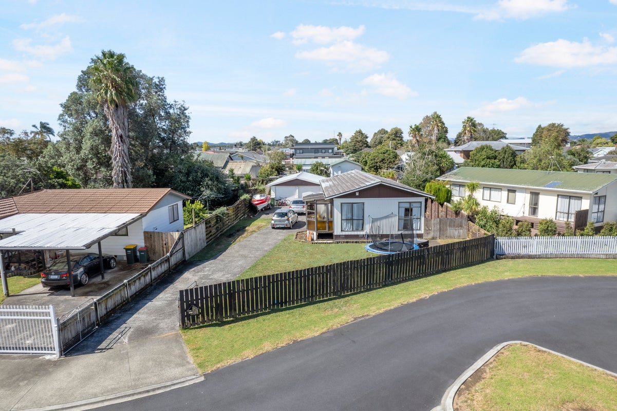 6 Le Havre Place, Takanini, Auckland - Carousel 1