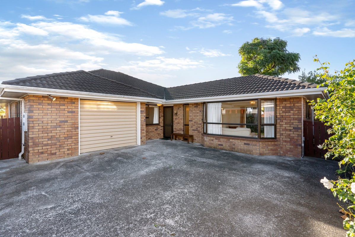 2/8 Paton Avenue, Papatoetoe, Auckland - Carousel 1