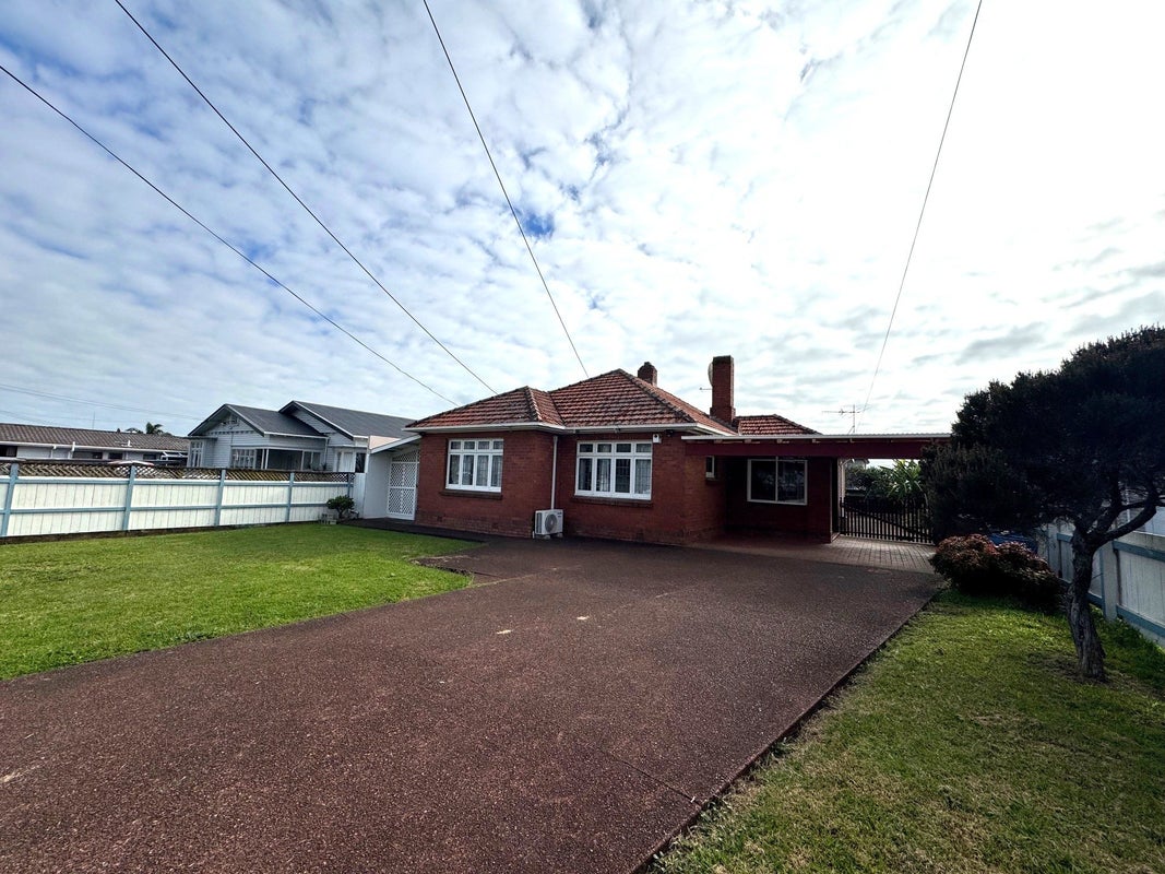 17 Jasper Avenue, Mount Roskill, Auckland - Carousel 1